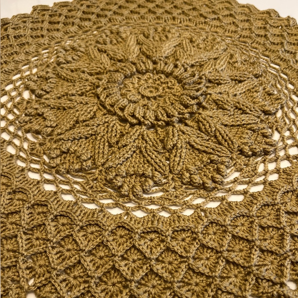 Hand crocheted round area rug 28”